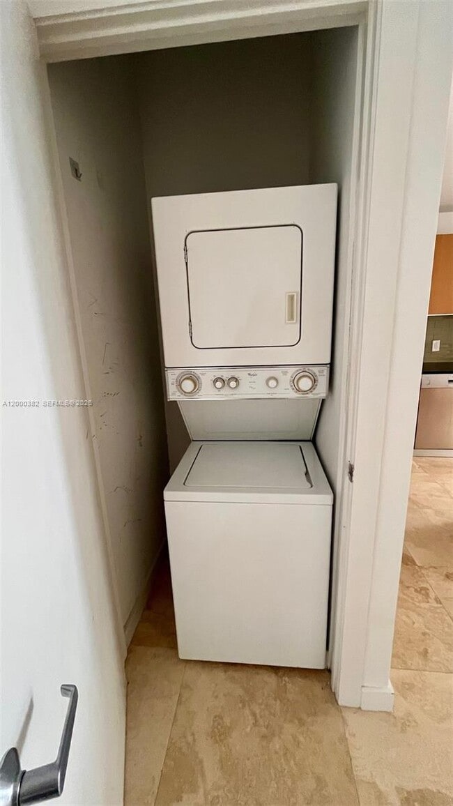 Building Photo - 1050 Brickell Ave