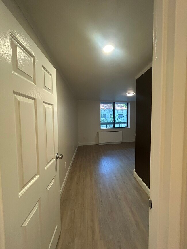 Building Photo - 777 N MacQuesten Pkwy