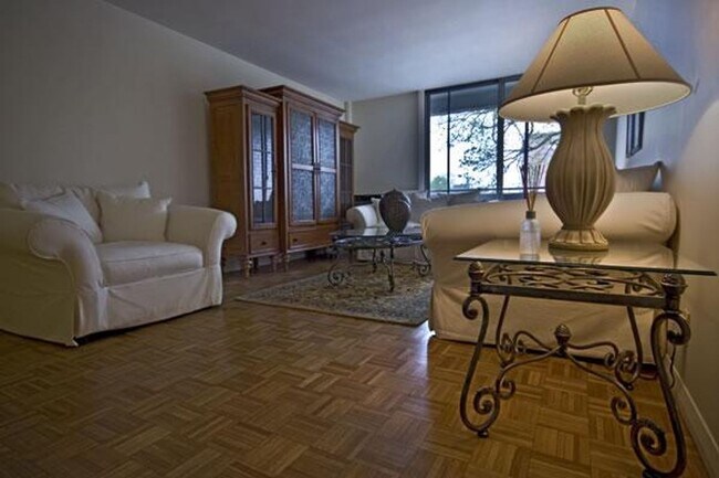 Building Photo - Charming 2 Bedroom-No Broker Fee