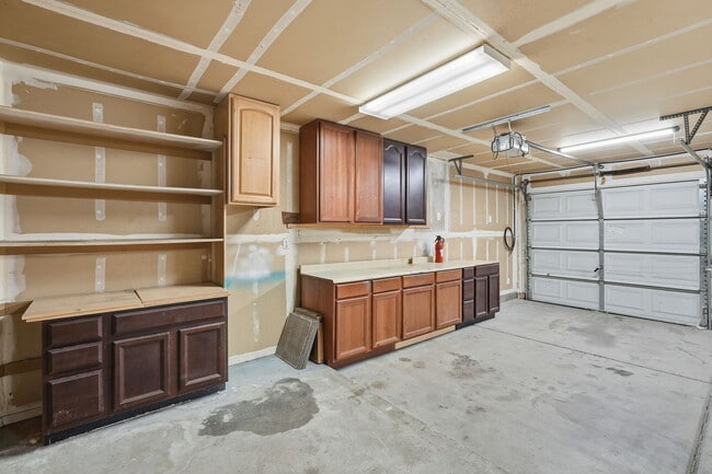 Building Photo - 542 N Palo Verde