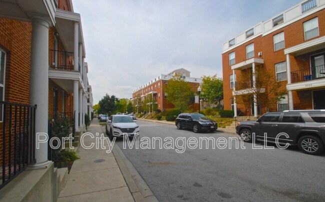 Building Photo - 4625 Dillon St