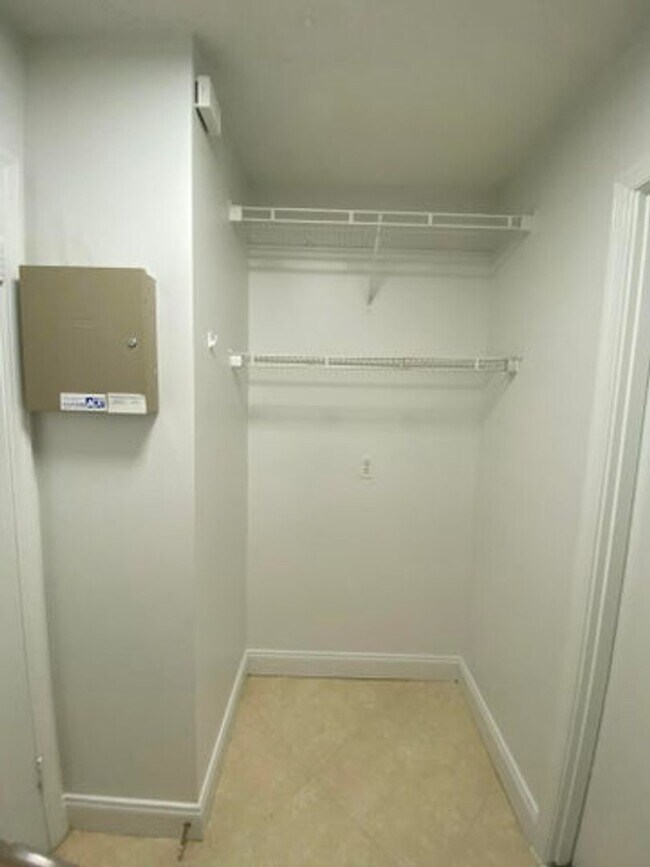 Building Photo - 4593 Bucida Rd