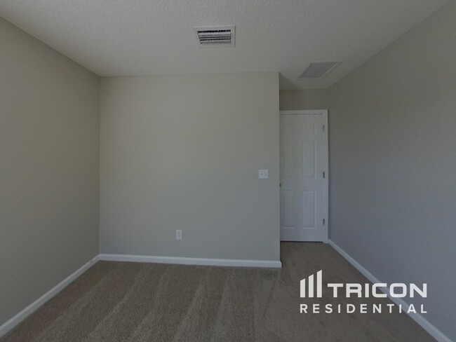 Building Photo - 582 Summer Breeze Dr N