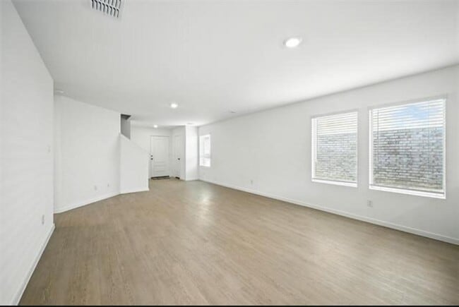 Building Photo - 205 Ashbrook St