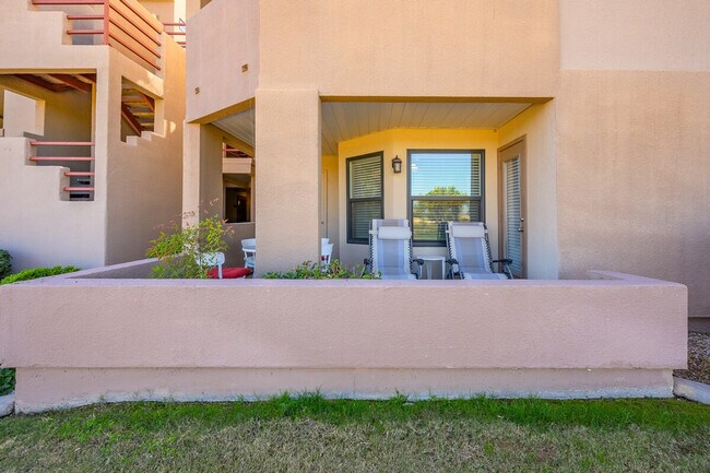 Building Photo - 4850 E Desert Cove Ave