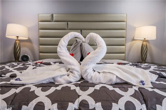 Building Photo - 5301 Opuntia St