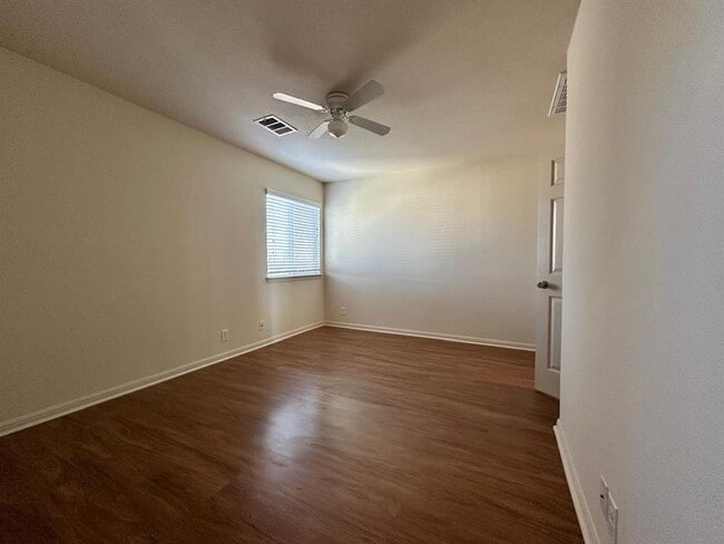 Building Photo - 918 Craters of the Moon Blvd