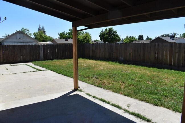 Building Photo - 614 E Linwood Ave