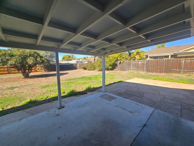 Building Photo - 449 Thumbelina Dr