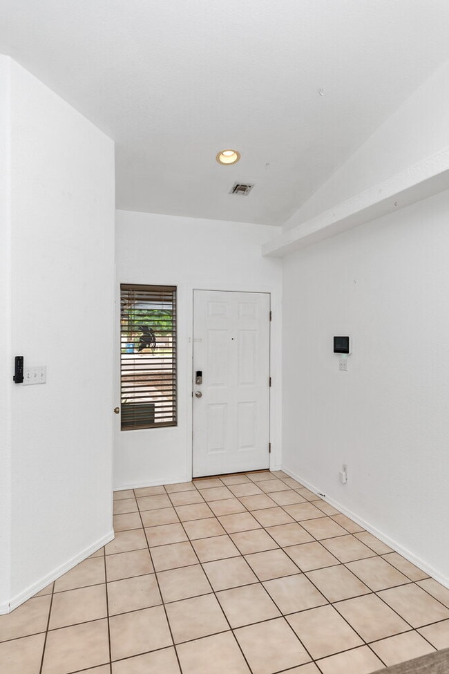 Building Photo - "3-Bedroom, 2-Bathroom Solar Home with a Pool in Mesa Del Sol!"