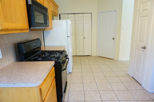 Building Photo - 2514 Hawks Rd