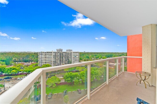 Building Photo - 1301 NE Miami Gardens Dr