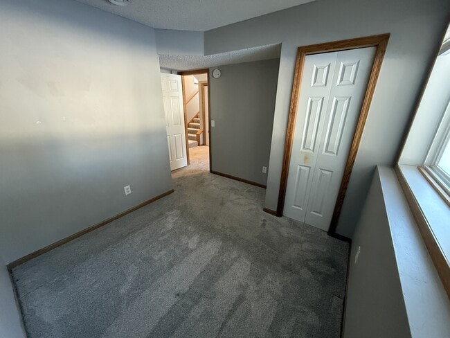 Building Photo - 10530 Pond Curve