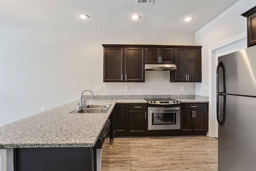 Building Photo - Stone Creek Apartments
