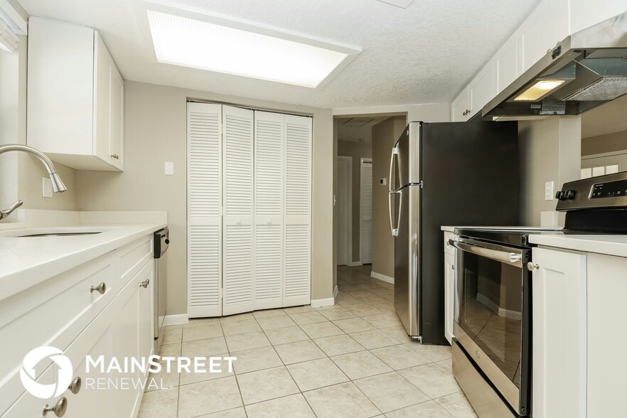 Building Photo - 5459 Hornaway Ave