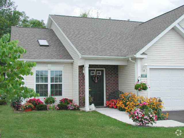 Townhome Private Entrance - Bradford Hill