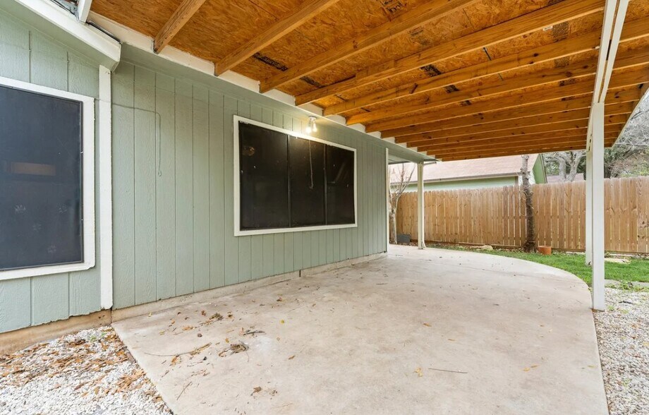 Building Photo - 9135 Deer Vlg