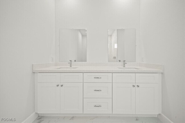 Building Photo - 9 NW 14th Pl