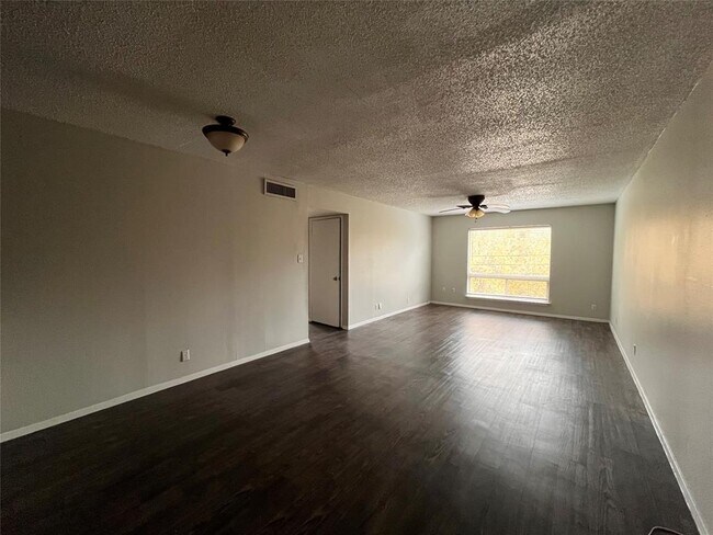 Building Photo - 1202 Newning Ave