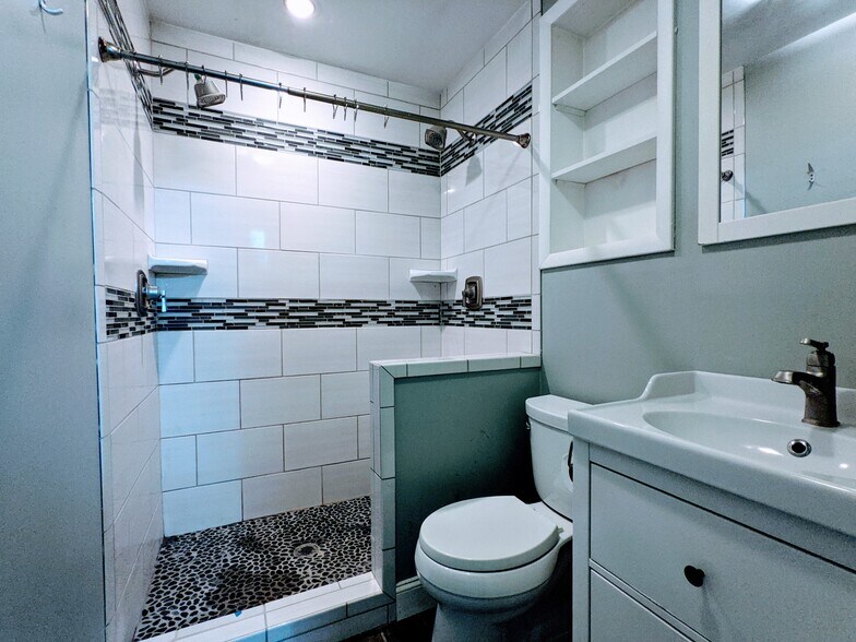 Master bathroom - 336 Jefferson Ave