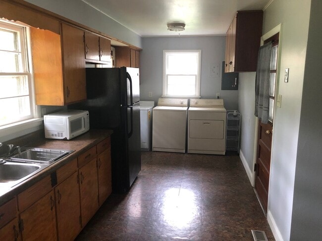 Building Photo - 3 bedroom home in Carbondale