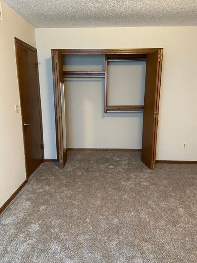 Building Photo - 8404-8406 W Thurman