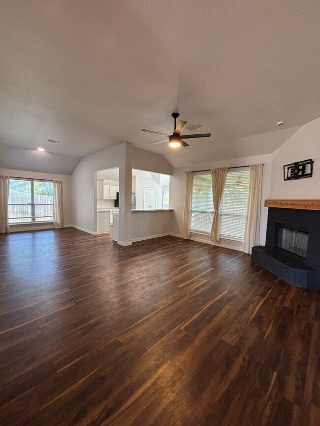 Building Photo - 1117 Marcia Ln