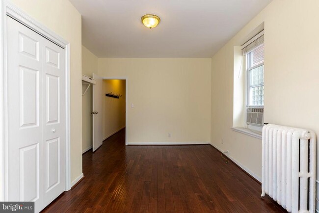 Building Photo - 626 S 19th St
