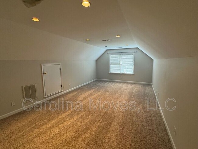 Building Photo - 102 W Field Sparrow Ct