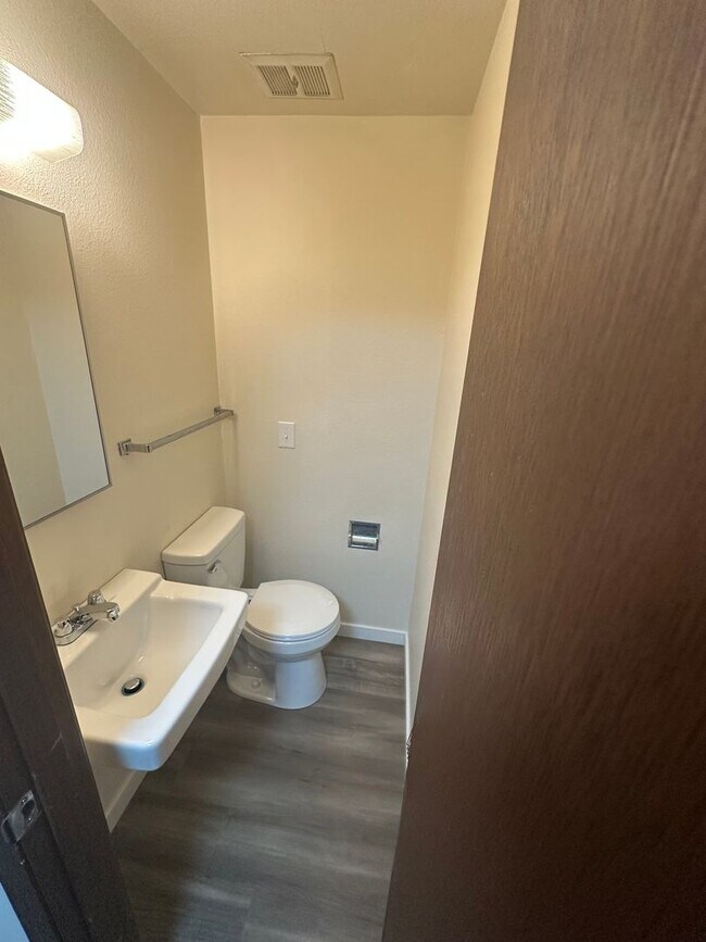 Building Photo - NO3330