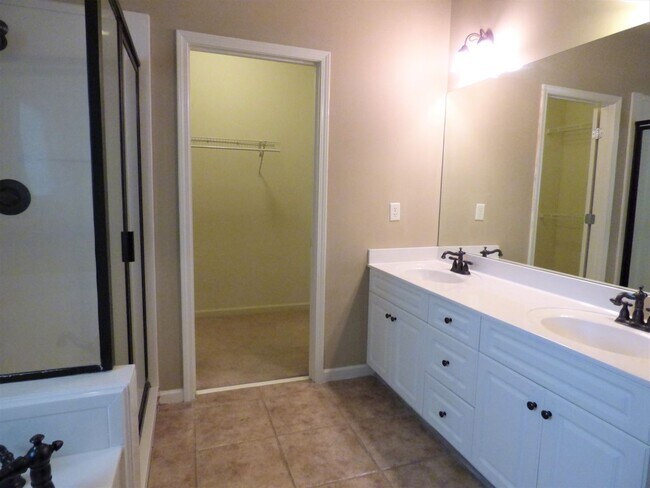 Building Photo - 3770 Abbeyglen Way