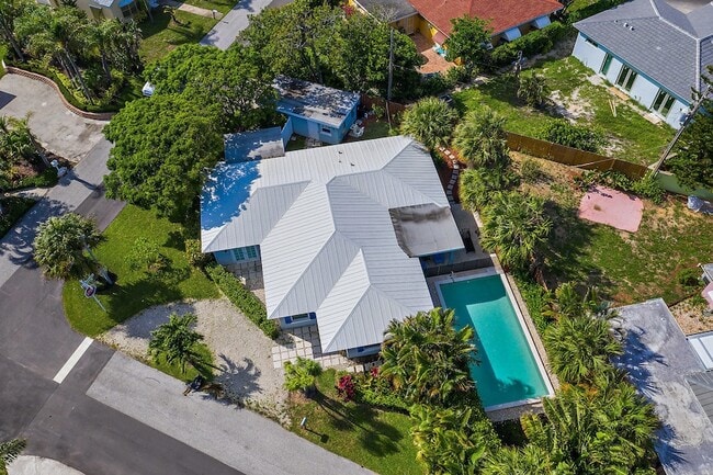 Building Photo - 461 Jupiter Ln