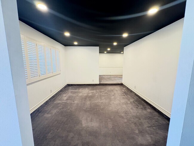 Building Photo - Home for rent on the Westside