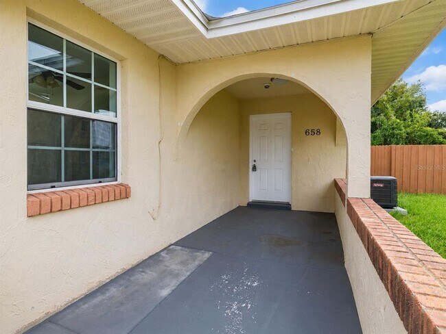 Building Photo - 658 Royalty Ct