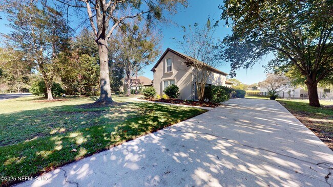 Building Photo - 10061 Vineyard Lake Rd E