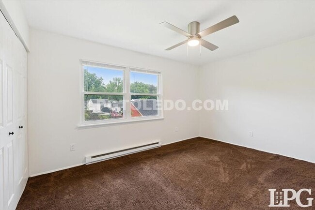 Building Photo - 4336 Deerwood Ln