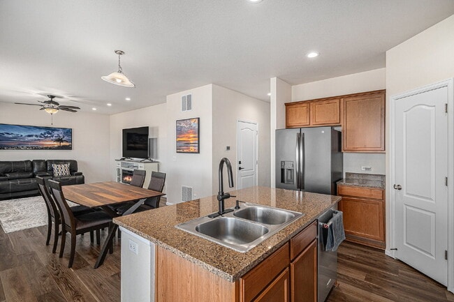 Building Photo - 7725 Sabino Ln