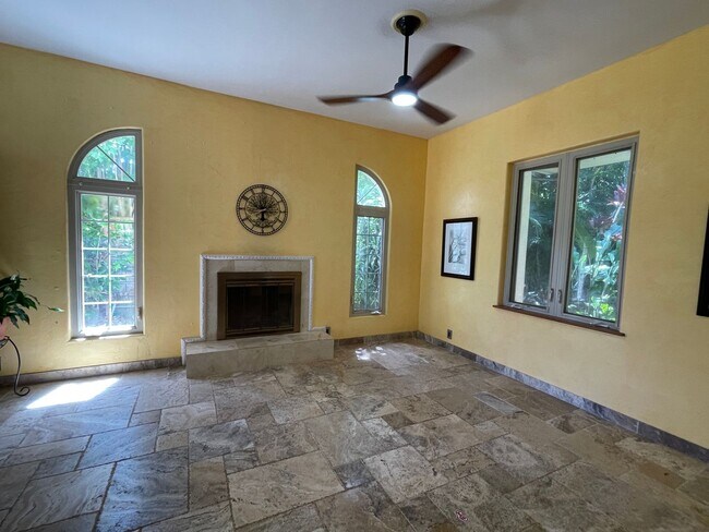Building Photo - Spacious 4-Bedroom Retreat in Haiku with S...