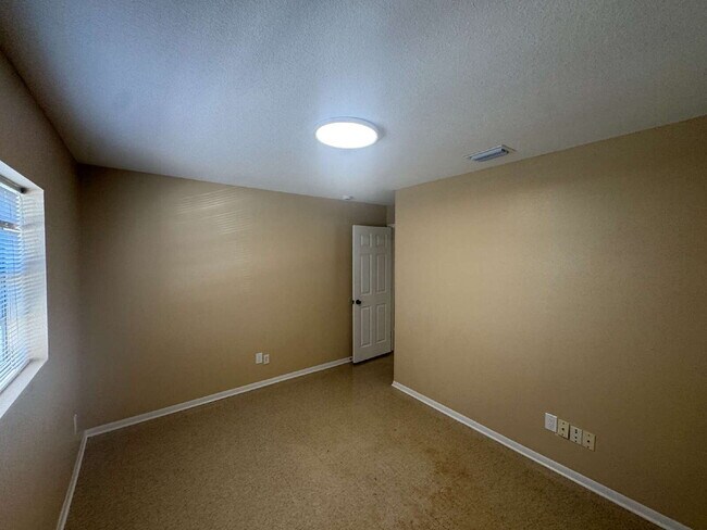 Building Photo - 5222 Bogdonoff Dr