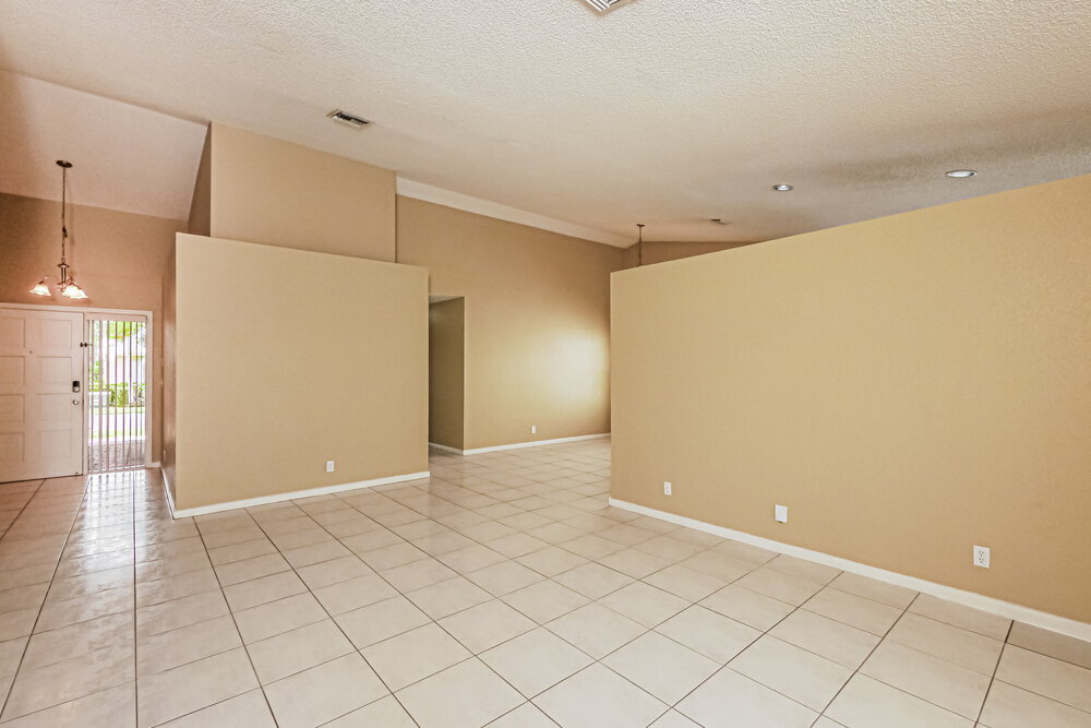 Building Photo - 5339 NW 99th Ln