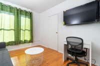 Building Photo - 224 E 95th St