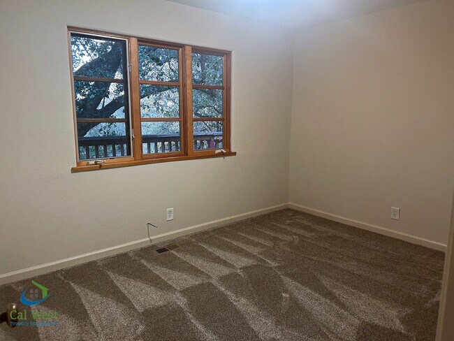 Building Photo - $4,595 - Large Gorgeous 3/2 Tri-Level Home with Beautiful Views in Gilroy near Wineries