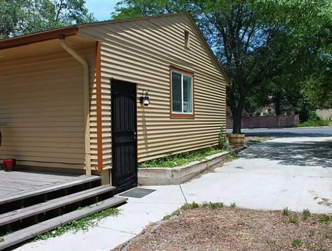 Building Photo - 5-bedroom, 2-bathroom home located in the heart of Colorado Springs