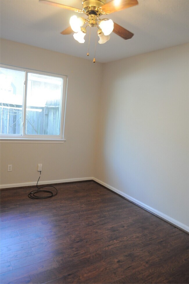 Building Photo - 8639 Sparkling Springs Dr