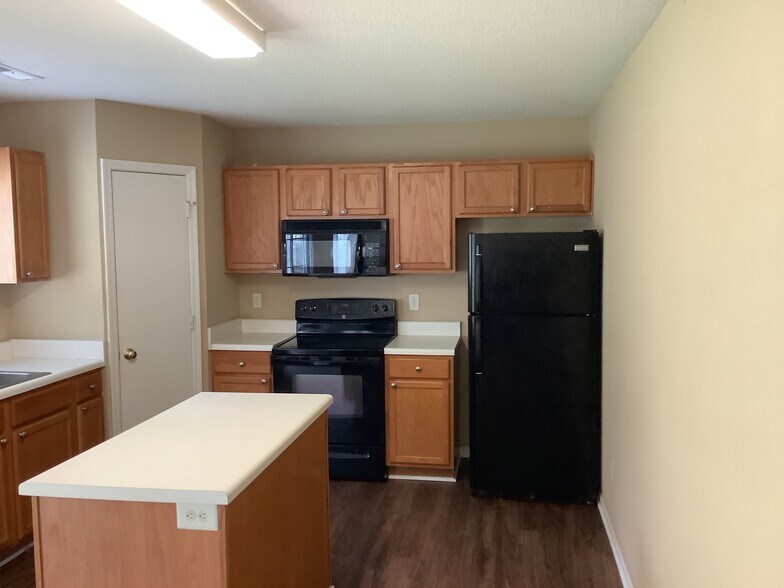 Building Photo - 5710 Waterpoint Dr