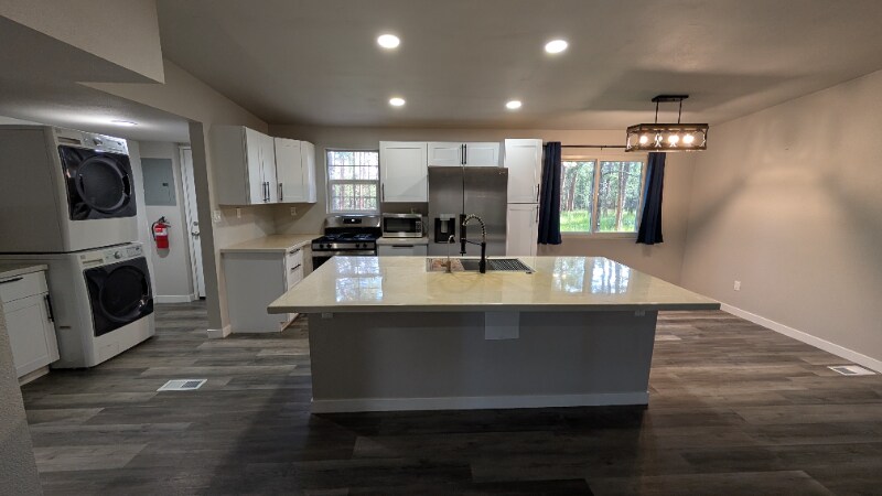 Building Photo - 6530 Burrows Rd