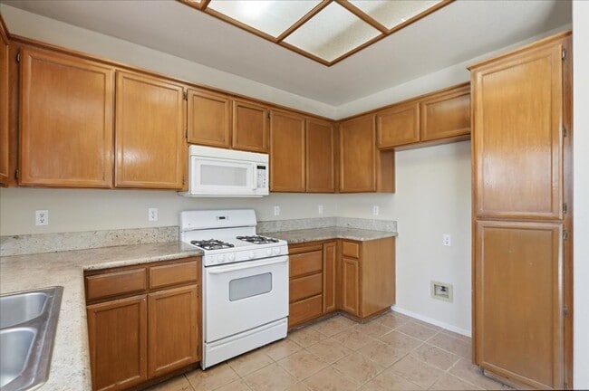 Building Photo - 9386 Laguna Pointe Way