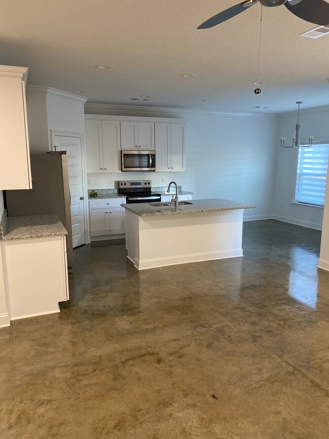 Kitchen with lots of storage space - 45548 Tranquil Trce