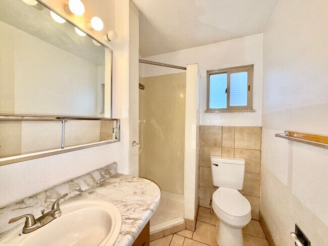 Building Photo - 225 Elmwood Dr