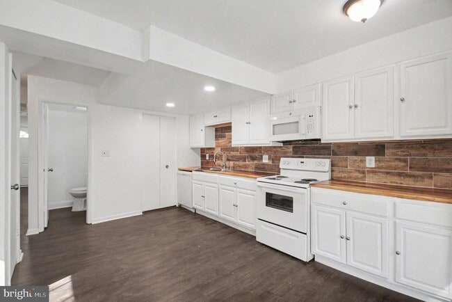 Building Photo - 14113 Morrison Ct